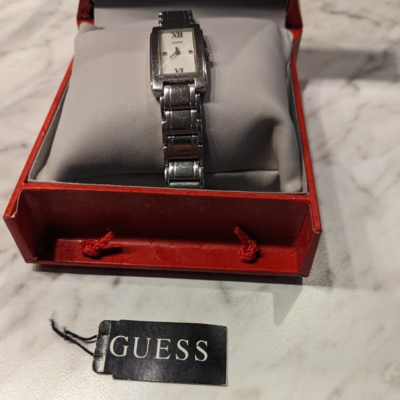 Guess Women Silver Watch - Picture 3 of 7